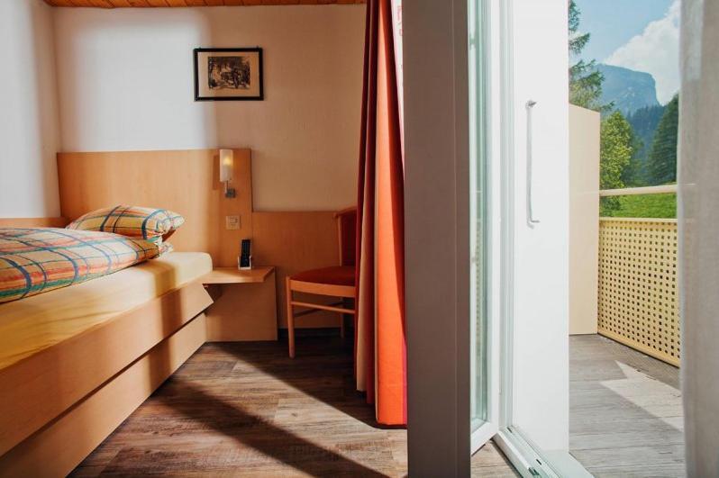 Hotel Des Alpes Kandersteg Zimmer foto