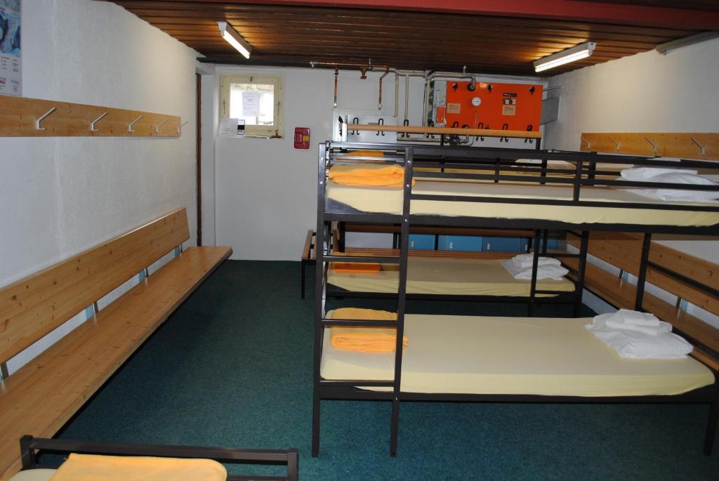 Hotel Des Alpes Kandersteg Zimmer foto
