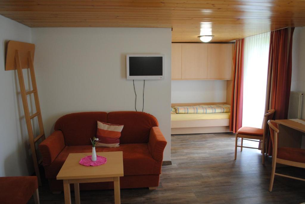 Hotel Des Alpes Kandersteg Zimmer foto