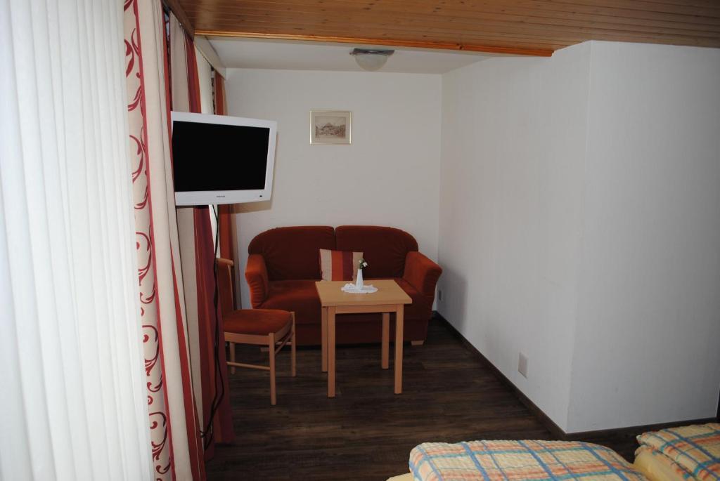 Hotel Des Alpes Kandersteg Zimmer foto